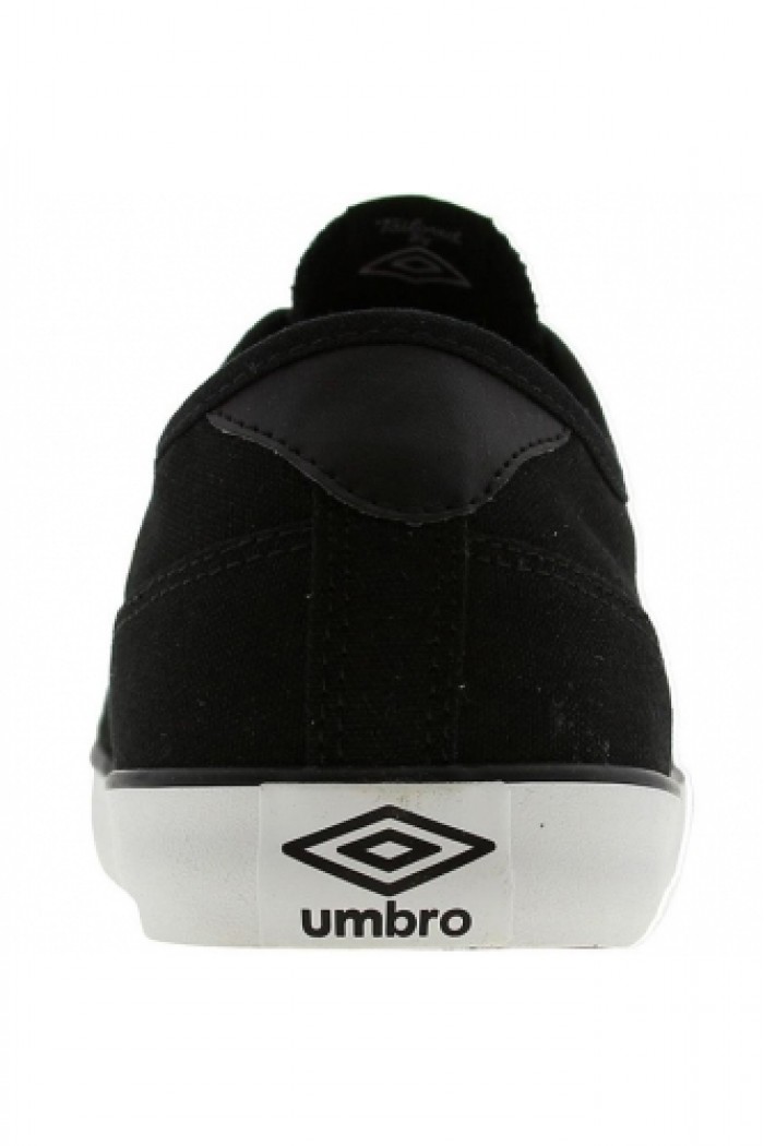 Umbro Milton - мъжки кецове Умбро в черно от плат.